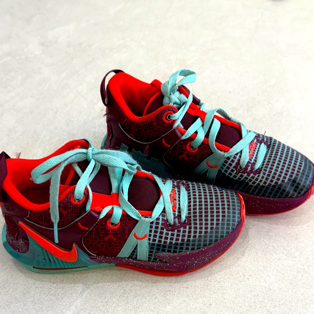 LEBRON WITNESS 7 SE GS 'TEAM RED JADE'